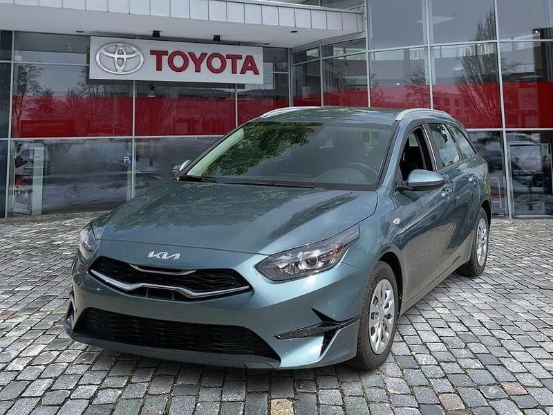 Blau (metallic) Gebraucht 2023 Kia Ceed Kombi | 15.990 € - Bild 1/4