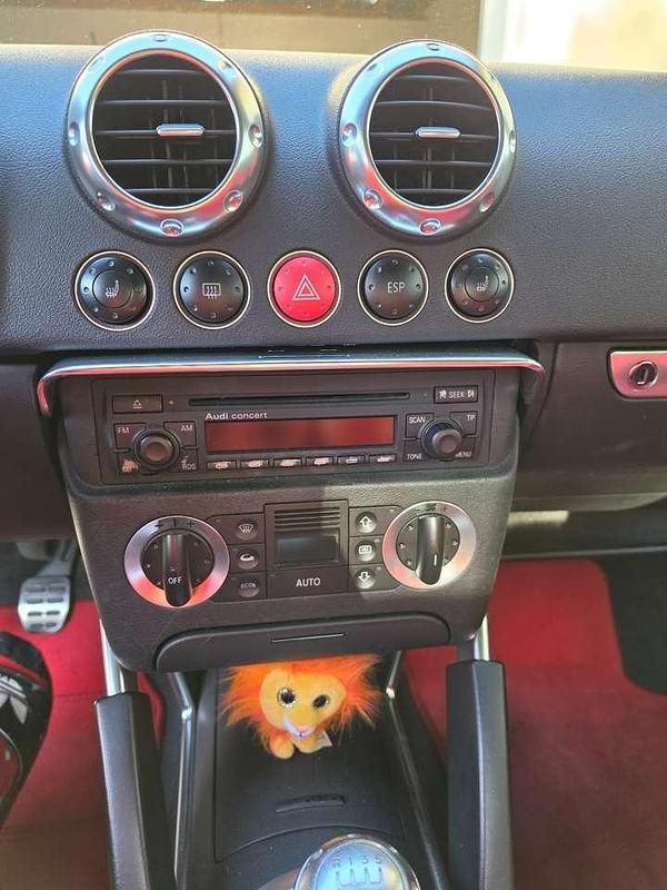 Second-hand Audi TT 224 CP (164 kW) 2002 Argintiu Coupe