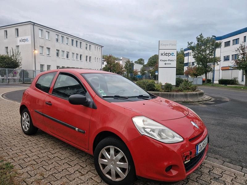 Rot Gebraucht 2012 Renault Clio IV Kleinwagen | 1.350 € (Guter Preis) - Bild 1/4