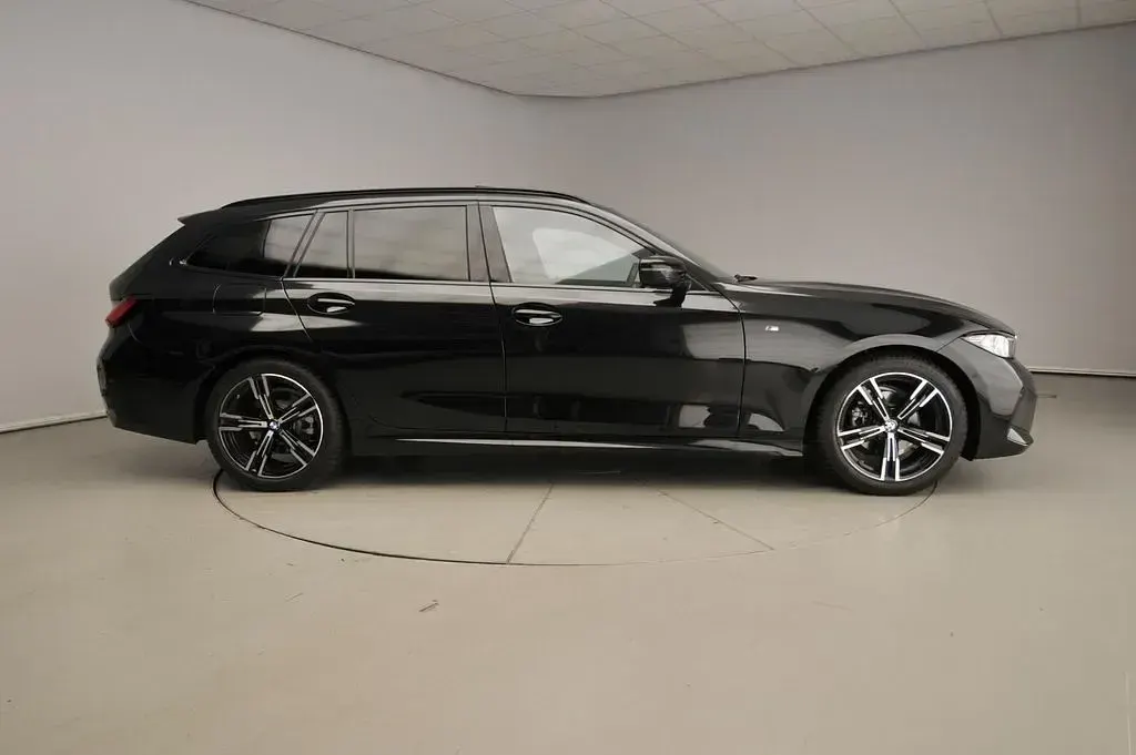 Gebraucht BMW 318 M Sport 156 PS (114 kW) 2025 Schwarz Kombi