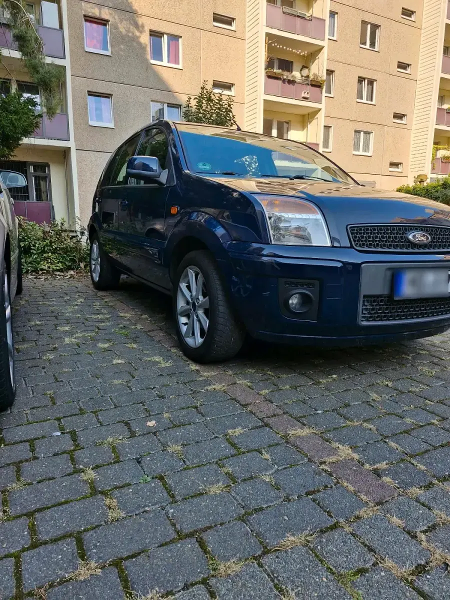 Gebraucht Ford Fusion 80 PS (58 kW) 2011 Blau Kleinwagen