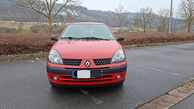 Gebraucht Renault Clio II 58 PS (42 kW) 2003 Rot Limousine