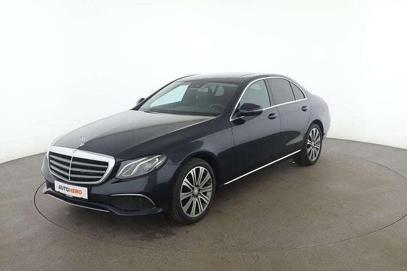Grün Gebraucht 2018 Mercedes E220 Exclusive Limousine | 26.880 € (Guter Preis) - Bild 1/3