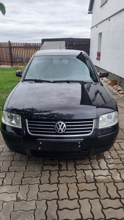 Schwarz Gebraucht 2002 VW Passat Limousine | 1.800 € (Fairer Preis) - Bild 1/4