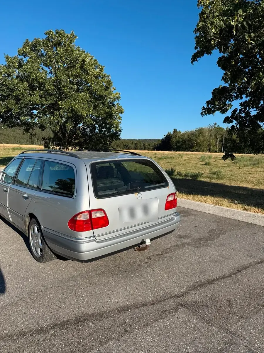 Gebraucht Mercedes E280 204 PS (150 kW) 1999 Grau Kombi