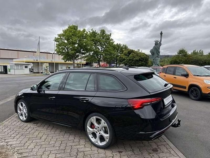 Neu Skoda Octavia RS 265 PS (194 kW) 2025 Schwarzmagic perleffekt Kombi