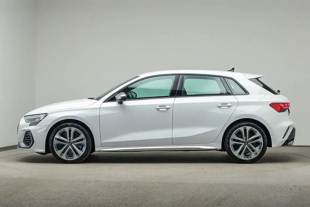Gebraucht Audi S3 Ambiente 333 PS (244 kW) 2025 Arkonaweiß Limousine