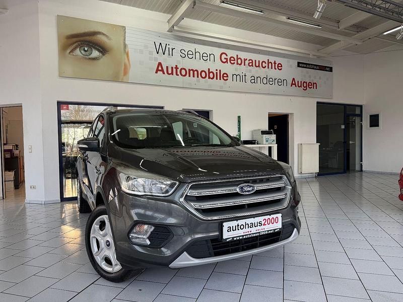Grau Gebraucht 2017 Ford Kuga Trend SUV | 8.900 € (Fairer Preis) - Bild 1/4