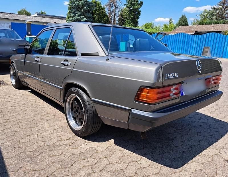 Grau Gebraucht 1987 Mercedes 190 Limousine | 6.500 € - Bild 1/1