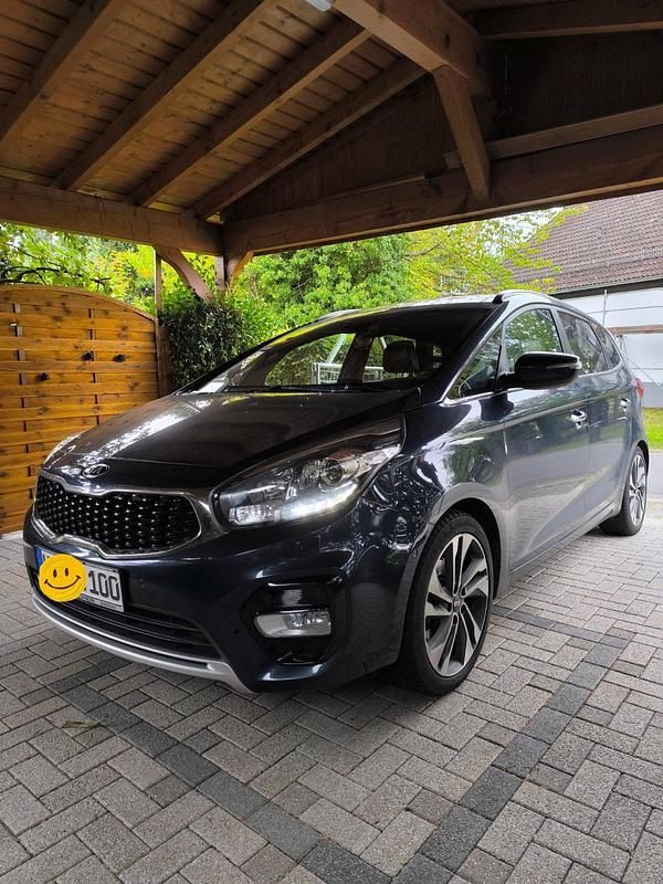 Blau Gebraucht 2016 Kia Carens Spirit Van / Kleinbus | 10.000 € (Superpreis) - Bild 1/2