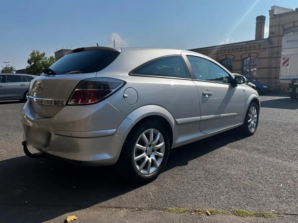Gebraucht Opel Astra 105 PS (77 kW) 2007 Silber Coupé