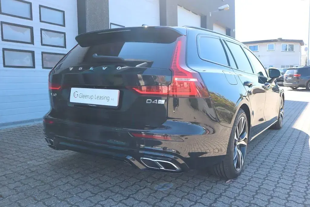 Gebraucht Volvo V60 R-Design 190 PS (139 kW) 2019 Schwarz Kombi