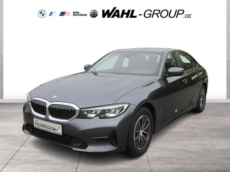 Grau Gebraucht 2021 BMW 318 Advantage Limousine | 28.790 € (Etwas zu teuer) - Bild 1/4