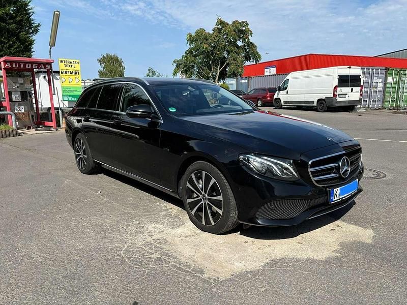Gebraucht Mercedes E300 306 PS (225 kW) 2019 Schwarz Kombi