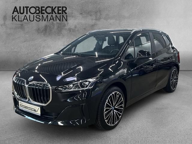 Schwarz Gebraucht 2024 BMW 230e Active Tourer M Sport Van / Kleinbus | 48.799 € (Teuer) - Bild 1/4