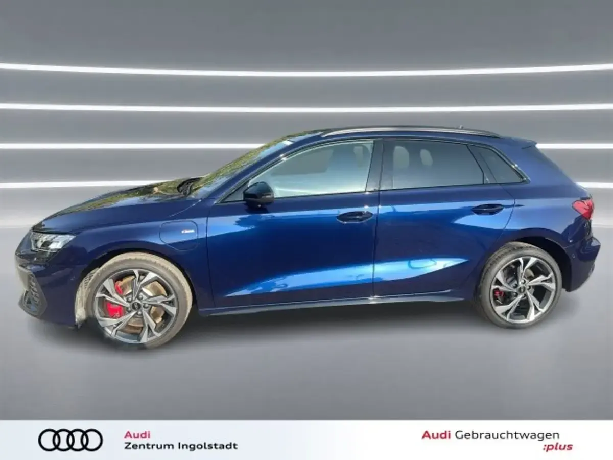Gebraucht Audi A3 Sportback e-tron S-Line 272 PS (200 kW) 2026 Navarrablau metallic Kleinwagen