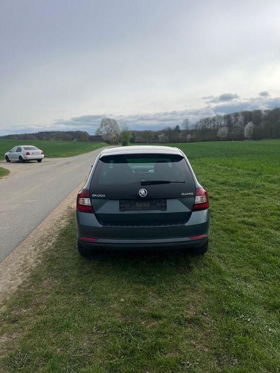 Gebraucht Skoda Rapid Style 110 PS (80 kW) 2017 Grau Kleinwagen