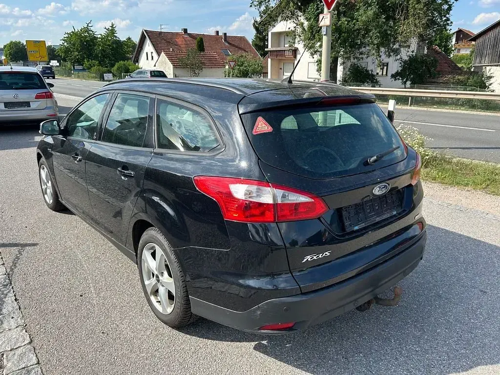 Gebraucht Ford Focus Trend 116 PS (85 kW) 2013 Schwarz Limousine