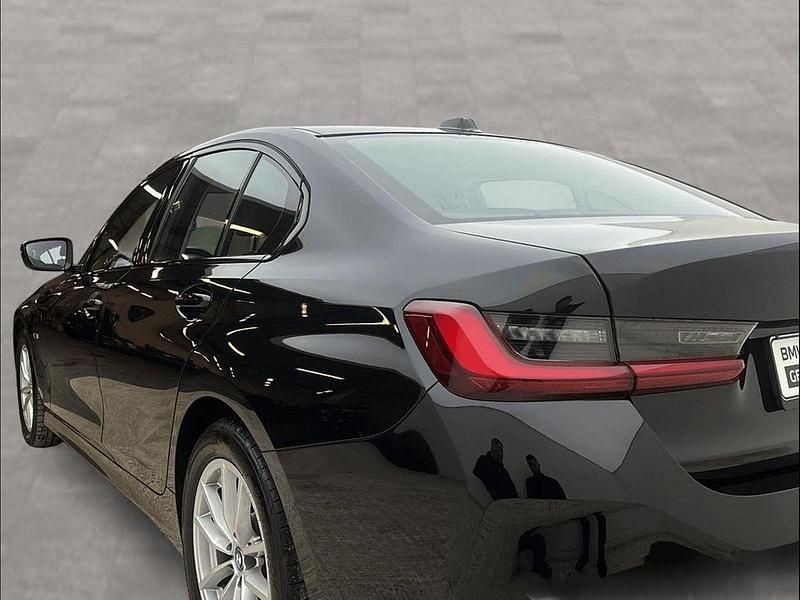 Gebraucht BMW 320e 163 PS (119 kW) 2022 Schwarz Limousine