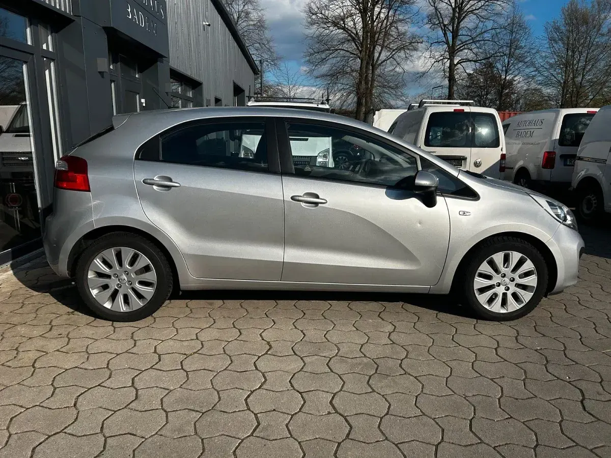 Gebraucht Kia Rio Edition 7 109 PS (80 kW) 2013 Silber Kleinwagen
