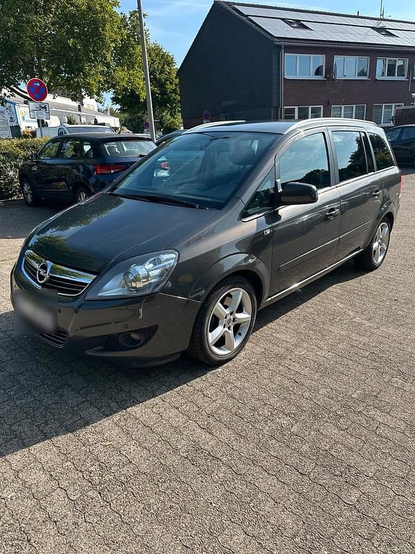 Grau Gebraucht 2013 Opel Zafira Van / Kleinbus | 2.700 € (Fairer Preis) - Bild 1/4