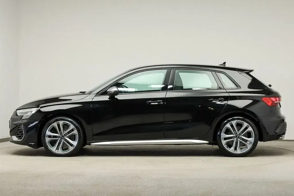 Gebraucht Audi S3 Comfort 333 PS (244 kW) 2025 Mythosschwarz metallic Limousine