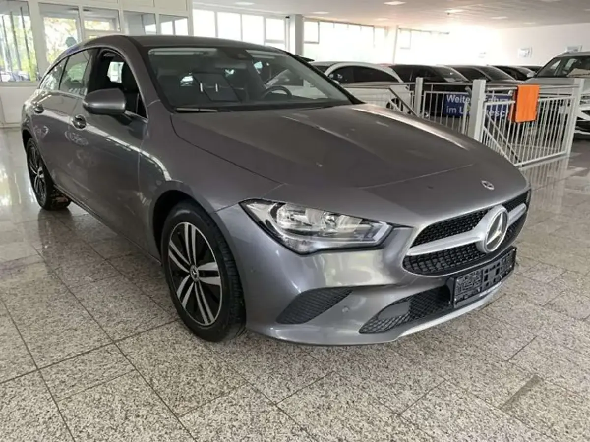 Gebraucht Mercedes CLA200 150 PS (110 kW) 2022 Grau Limousine