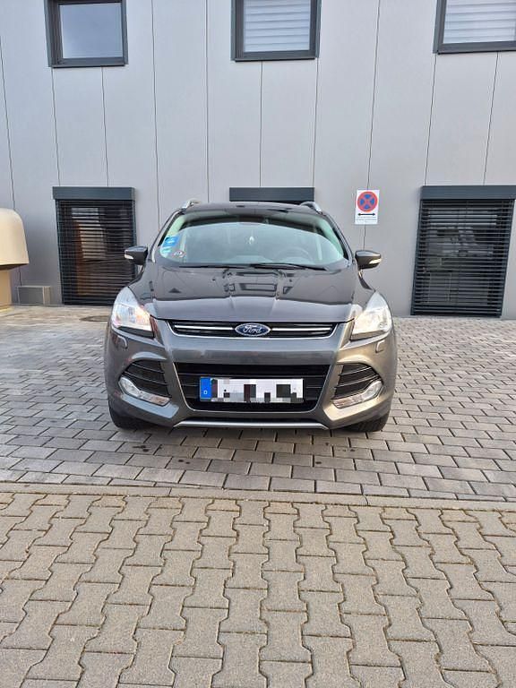 Gebraucht Ford Kuga Titanium 150 PS (110 kW) 2016 Grau SUV