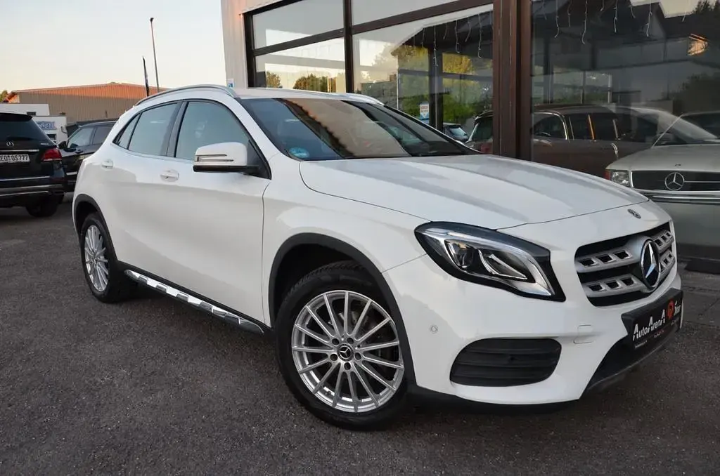 Gebraucht Mercedes GLA180 AMG 122 PS (89 kW) 2019 Weiß SUV