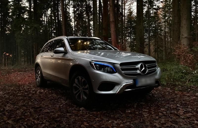 Silber Gebraucht 2015 Mercedes GLC250 AMG SUV | 25.450 € (Etwas zu teuer) - Bild 1/4