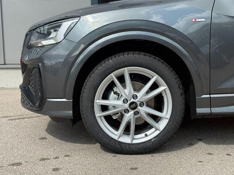 Neu Audi Q2 S-Line 150 PS (110 kW) 2025 Grau SUV