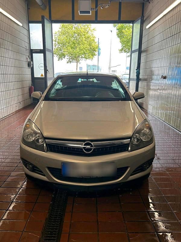 Grau Gebraucht 2006 Opel Astra Cabriolet Cosmo Cabrio | 3.499 € (Fairer Preis) - Bild 1/4