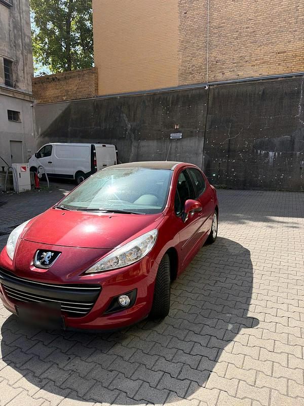 Rot Gebraucht 2010 Peugeot 207 Kleinwagen | 6.200 € (Etwas zu teuer) - Bild 1/4