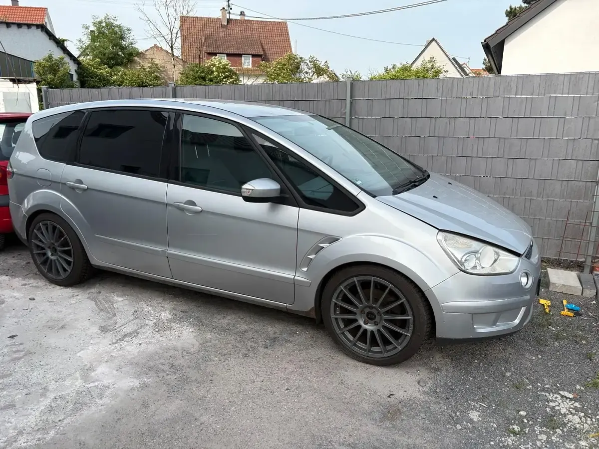 Käytetty Ford S-MAX S 140 HP (102 kW) 2007 Hopea Tila-auto