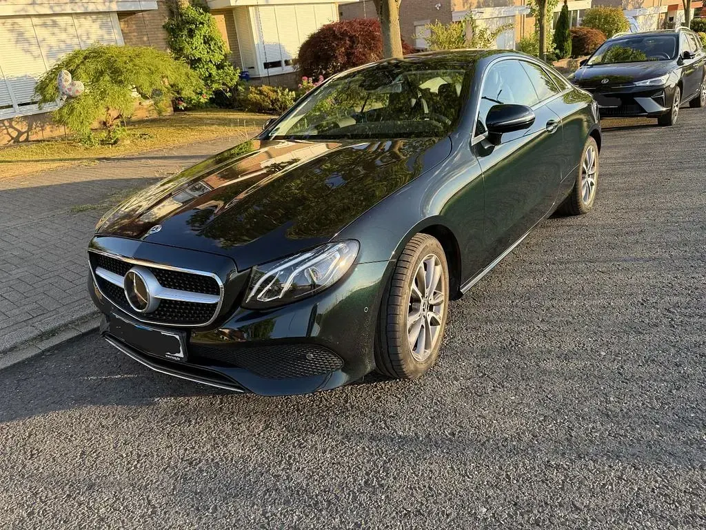 Gebraucht Mercedes E350 299 PS (219 kW) 2019 Grün Coupé