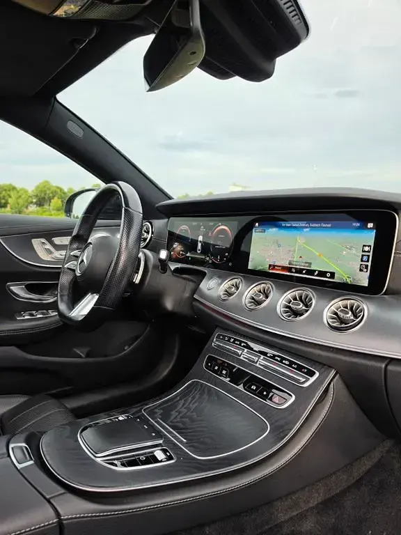 Gebraucht Mercedes E220 AMG line 194 PS (142 kW) 2021 Schwarz Coupé
