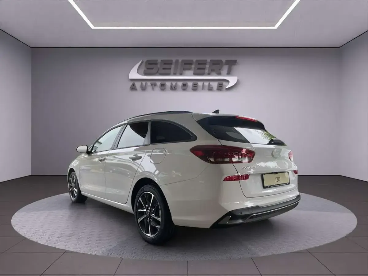 Gebraucht Hyundai i30 Advantage 140 PS (102 kW) 2025 Atlas white / sol Kombi