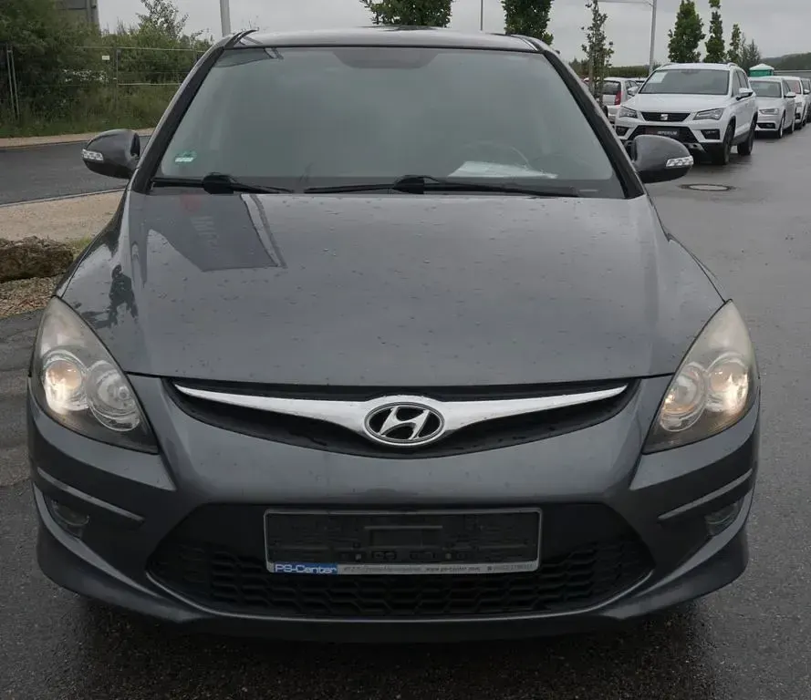 Gebraucht Hyundai i30 106 PS (77 kW) 2011 Grau Limousine