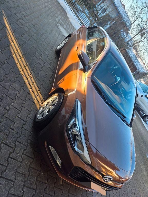 Gebraucht Hyundai i20 Active 101 PS (74 kW) 2017 Braun Limousine