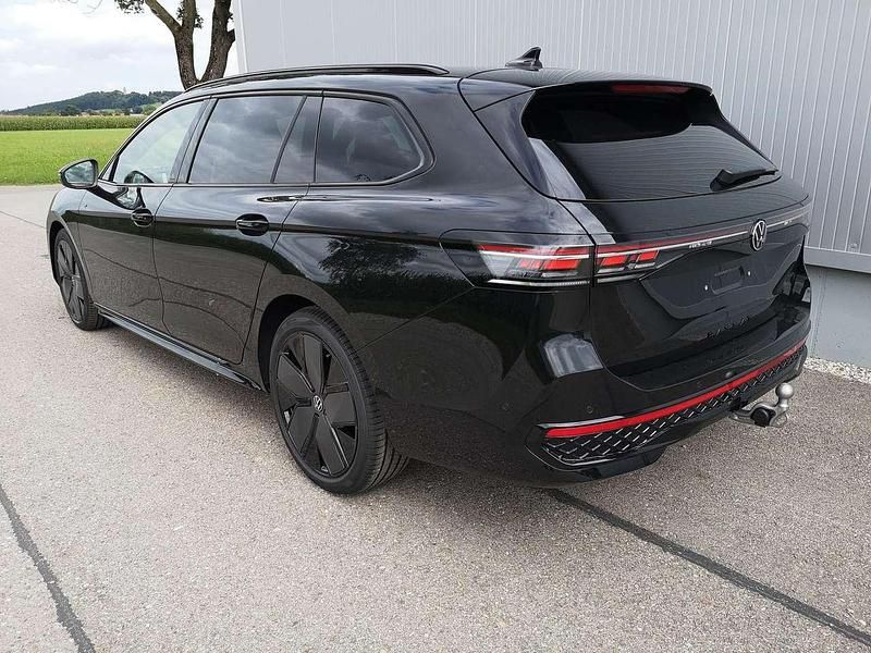 Neu VW Passat R-line 220 PS (161 kW) 2025 Grenadilschwarz metallic Kombi