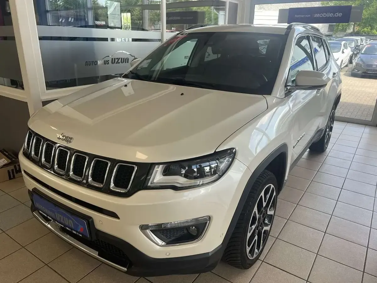 Gebraucht Jeep Compass Limited 170 PS (125 kW) 2018 Bela perla SUV