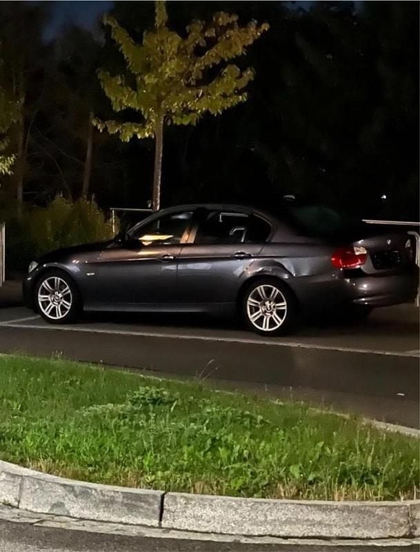 Gebraucht BMW 320 150 PS (110 kW) 2006 Grau Limousine