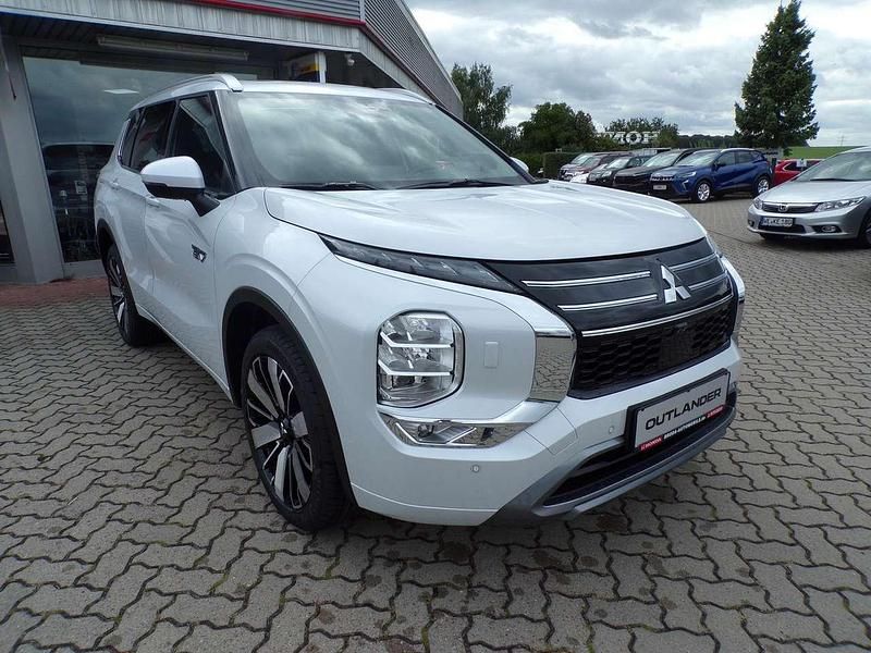 Gebraucht Mitsubishi Outlander P-HEV Top 136 PS (100 kW) 2025 Titan weiß SUV