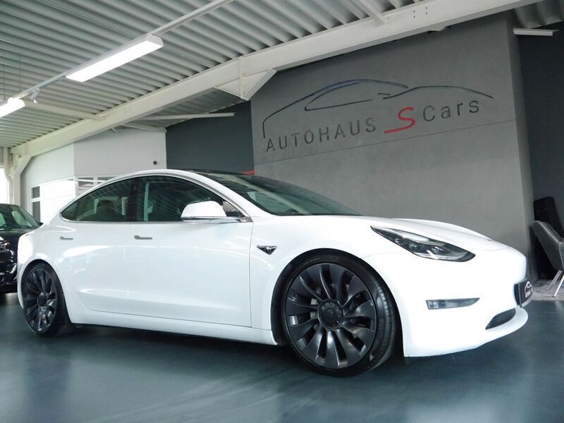 Weiß Gebraucht 2019 Tesla Model 3 Limousine | 24.950 € (Etwas zu teuer) - Bild 1/4