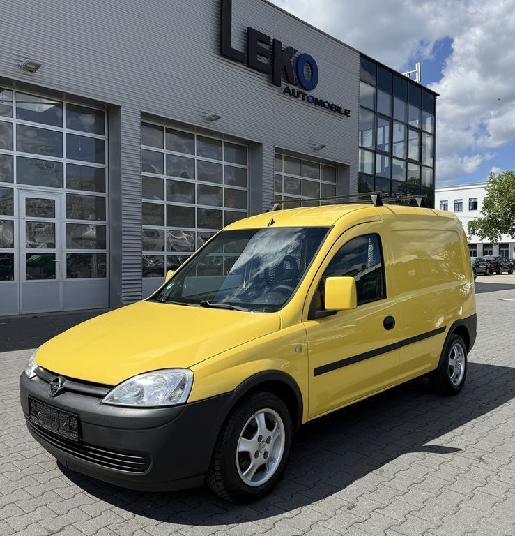 Gelb Gebraucht 2011 Opel Combo Van / Kleinbus | 4.800 € (Teuer) - Bild 1/4