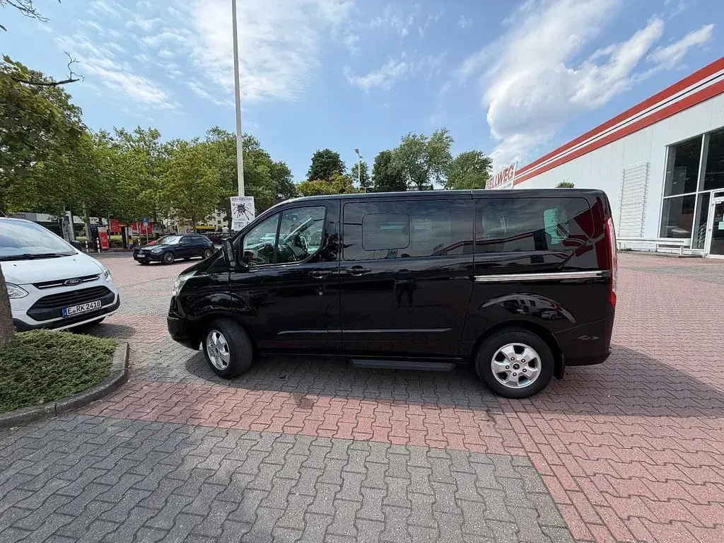 Gebraucht Ford Tourneo 170 PS (125 kW) 2016 Schwarz Van / Kleinbus