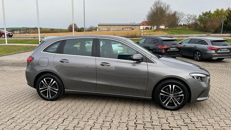 Gebraucht Mercedes E250 Progressive 163 PS (119 kW) 2024 Grau Limousine