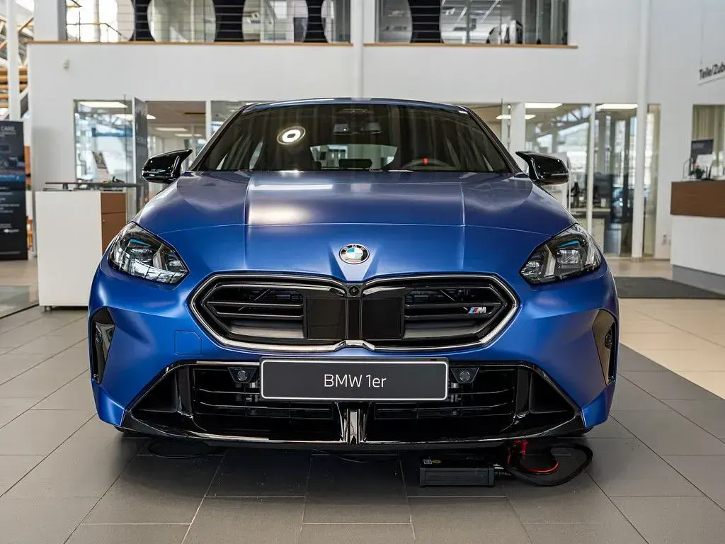 Neu BMW M135 Performance 300 PS (220 kW) 2025 Blau Kleinwagen