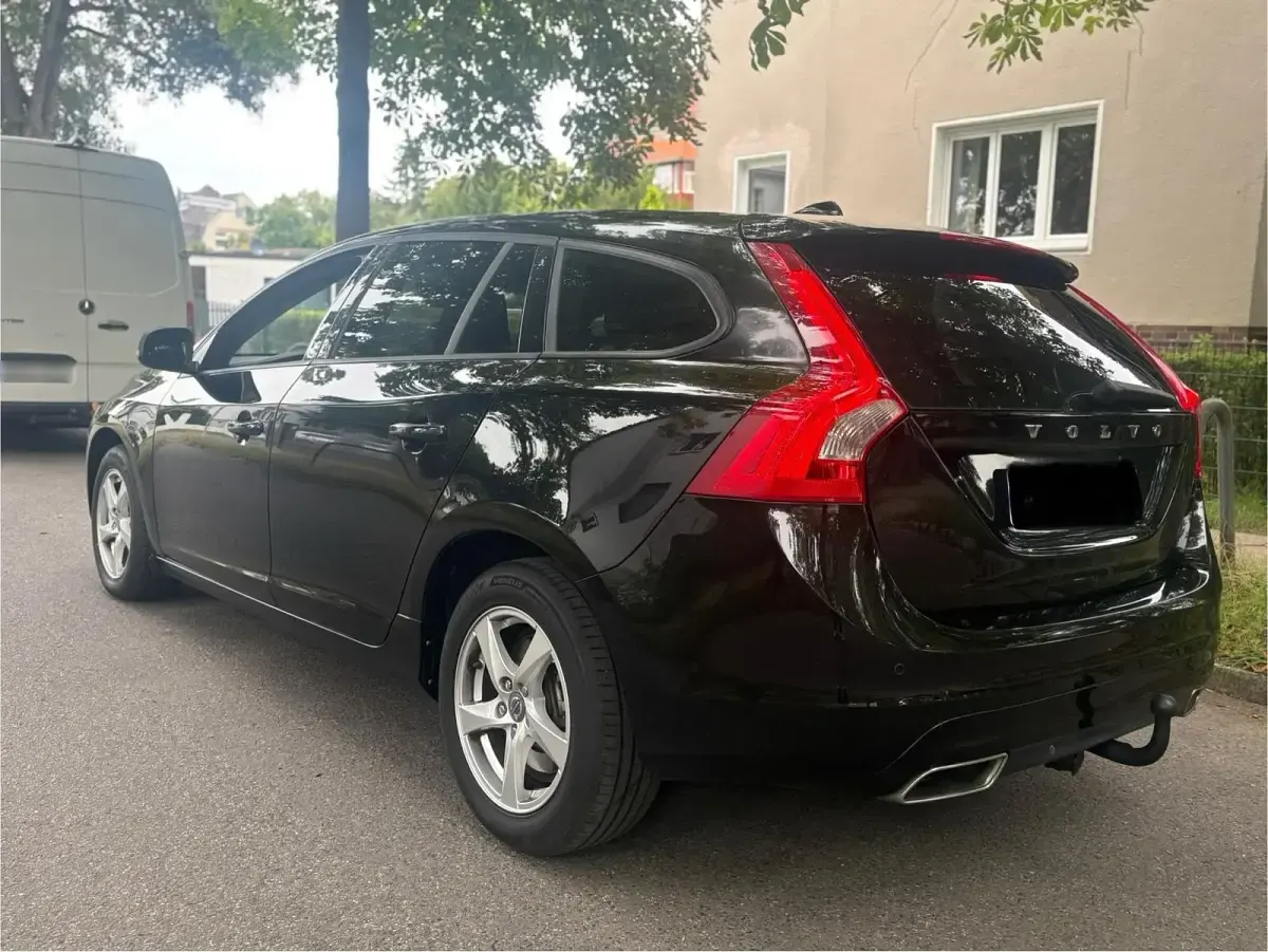 Gebraucht Volvo V60 180 PS (132 kW) 2014 Schwarz Kombi