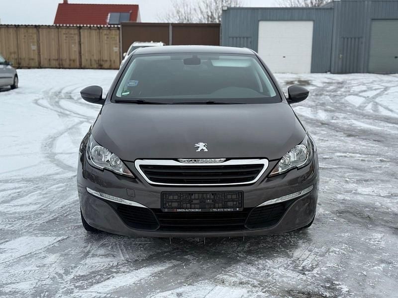 Gebraucht Peugeot 308 Active 125 PS (91 kW) 2014 Braun Kleinwagen